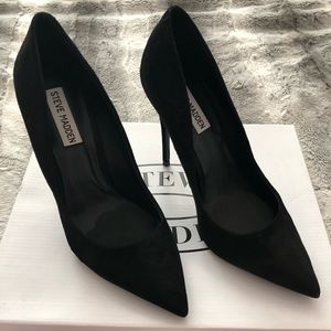 Steve Madden Daisie Black Suede pump